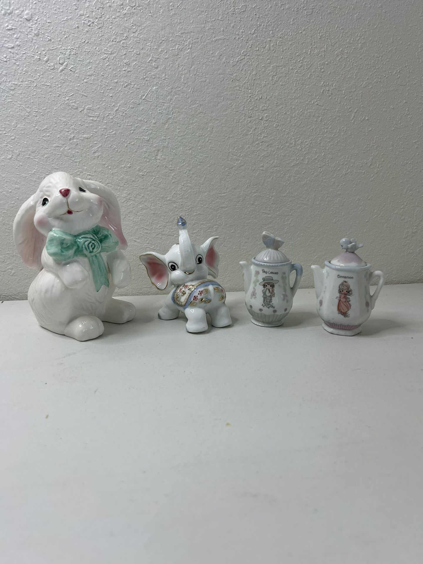 A set of porcelain figurines - Rabbit, elephant, and 2 mini teapots