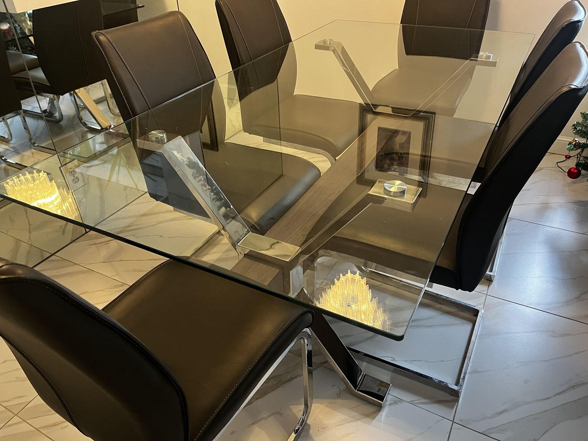 Dining Table (glass) With 6 Leather Chairs