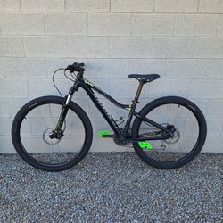 SPECIALIZED JYNX 27.5 INCH MOUNTAIN BIKE LIKE NEW ( CHECK MY OTHER BIKES)