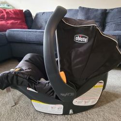 Chicco Keyfit30 Carseat & Base