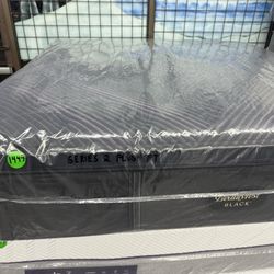 KING SIZE SIMMONS BEAUTYREST BLACK SERIES 2 (PLUSH) PILLOW TOP MATTRESS & BOX SPRINGS BED SET