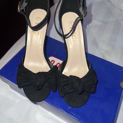 Womens Size 6 Heels 
