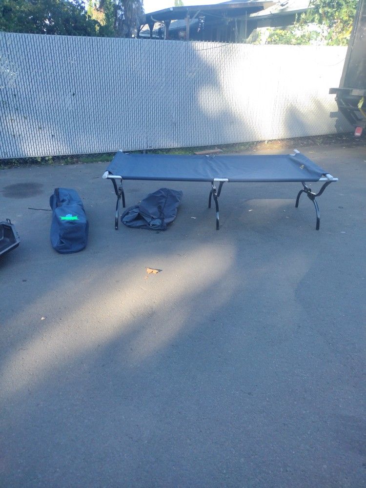 2 Cots