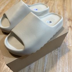 Yeezy Slides Bone (Size 9)