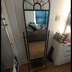 The adjustable full body mirror