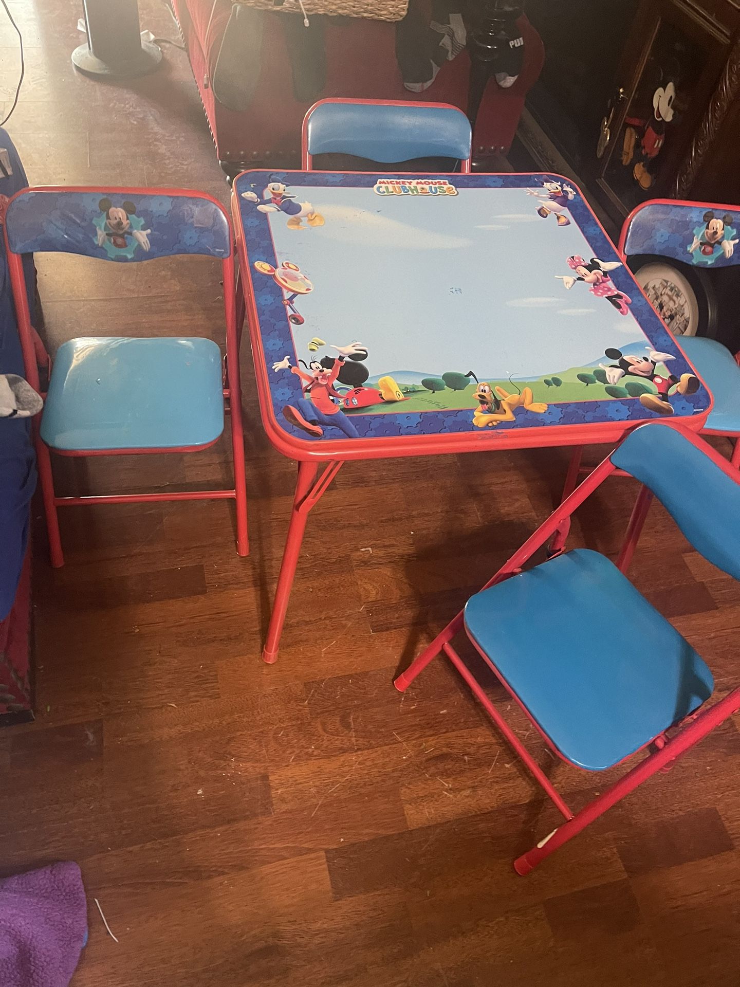 Kids Table and Chairs. 