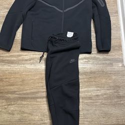 Nike Tech Set