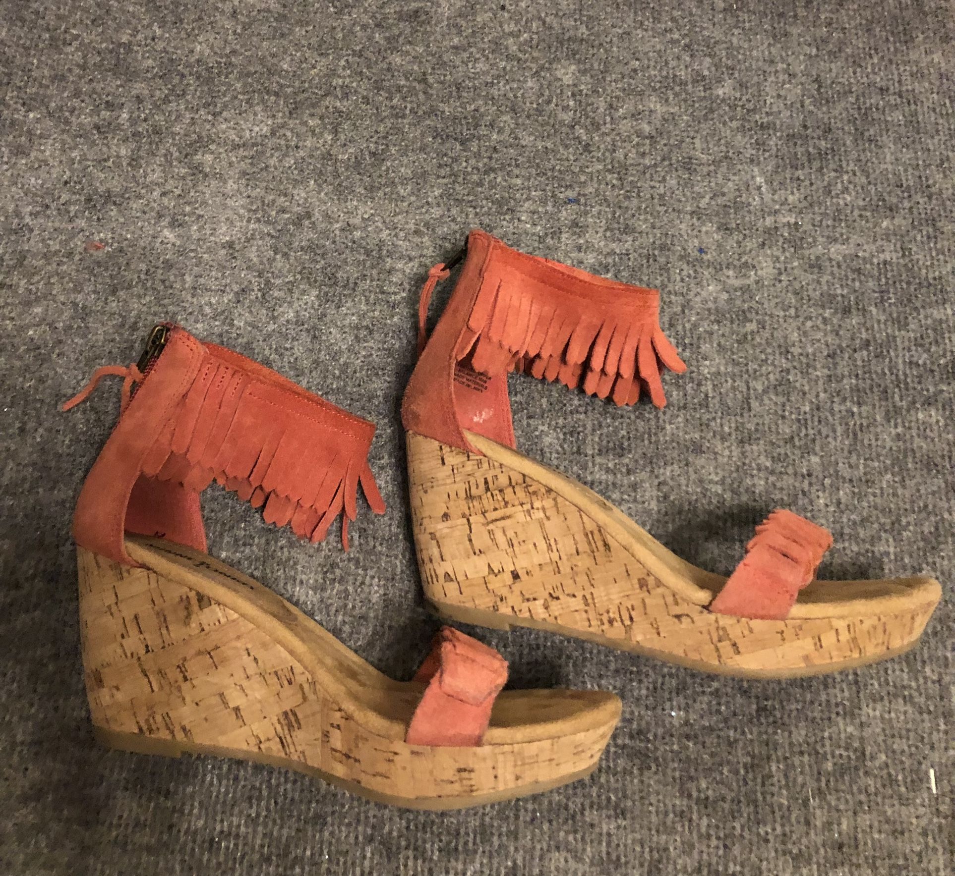 Minnetonka Fringed Wedges Sz 7