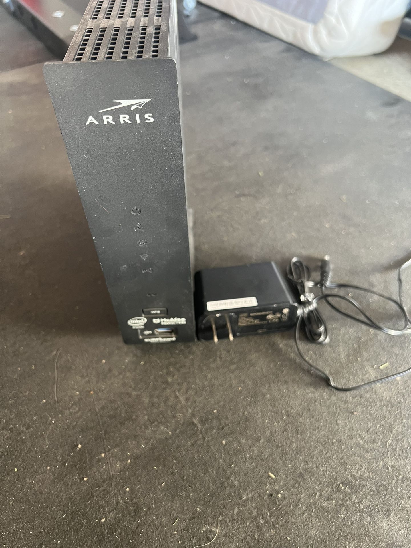 Arris SURFboard Modem & WiFi Router