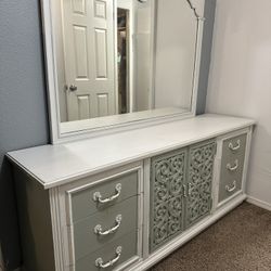 Dresser W/ 2 Nightstands 