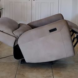 Like New Zero Gravity Massage Comfortable Recliner
