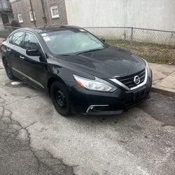 Super clean 2018 Nissan Altima only 2500$