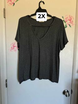 New women's top size 2X