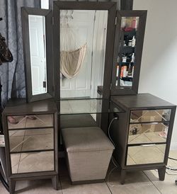 Vanity In Great Conditions