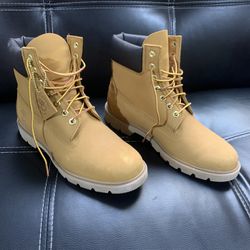 Timberland Mens 6inch Waterproof Boots (size 8)