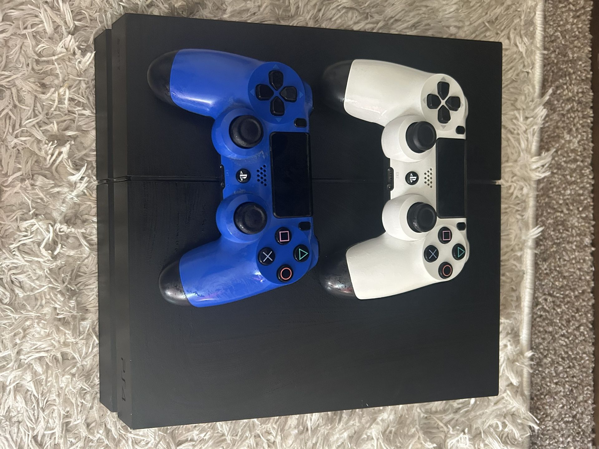 PlayStation four comes with games two controllers just missing HIMD cord