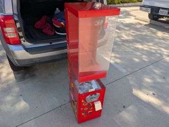 Toy capsule vending machine + keys