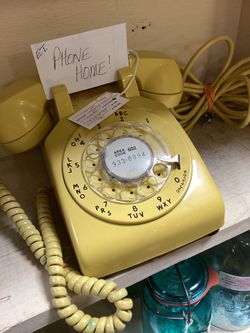 Vintage yellow Western Electric phone telephone 1969