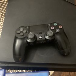 Ps4 Slim 1tb With One Controller And Headphones 