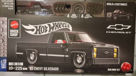 Hot Wheels Mattel Brick Shop '83 Chevy Silverado Building Set
