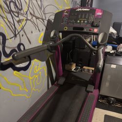 Treadmill - PF Life Fitness Integrity Series 