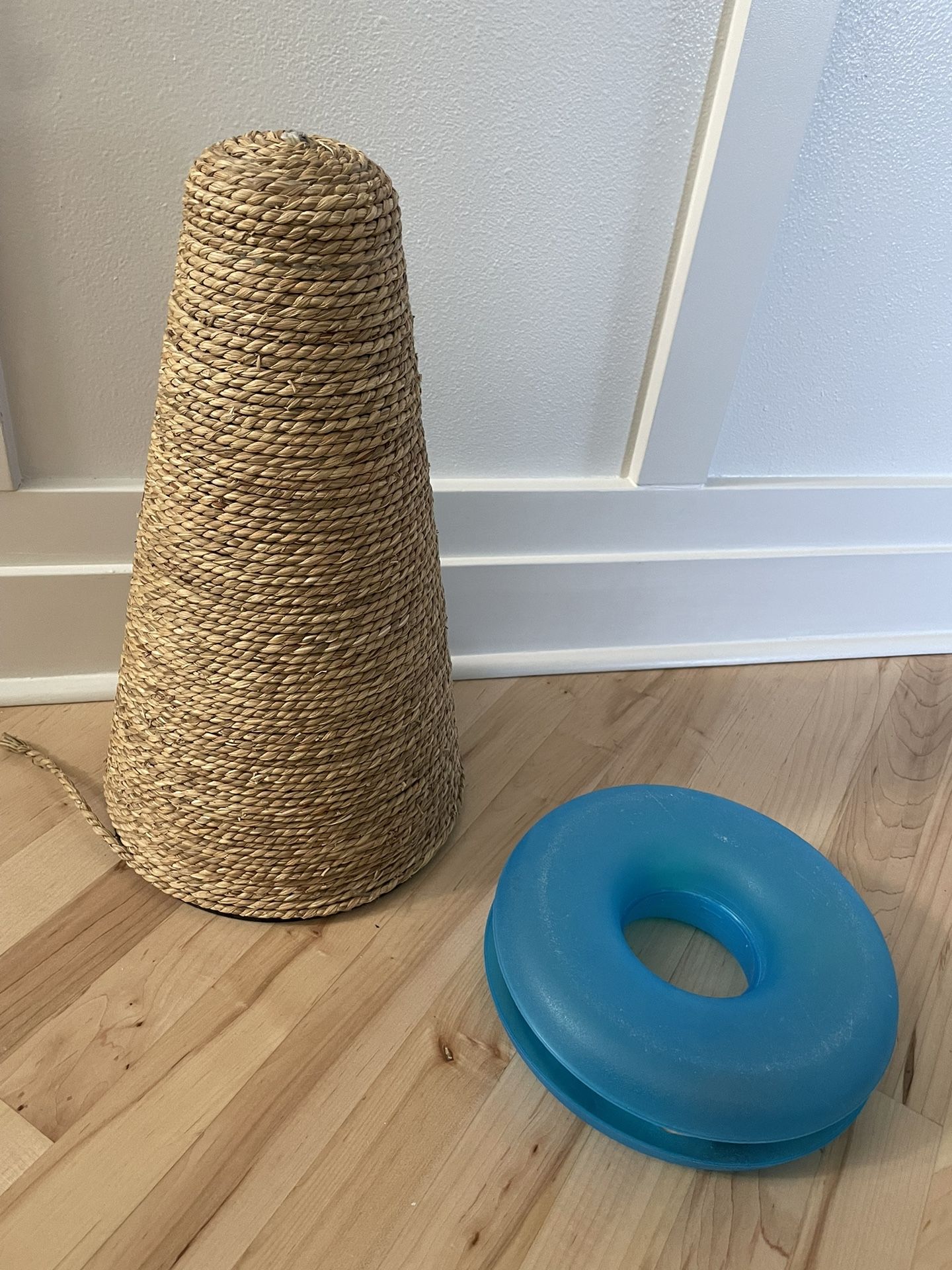 Cat Scratch Cone And Ball Toy