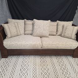Bassett Furniture  sleigh couch / Sofa