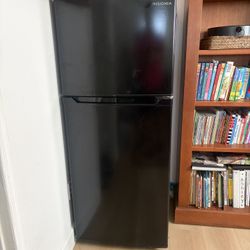 Black Refrigerator Insignia Works Great 