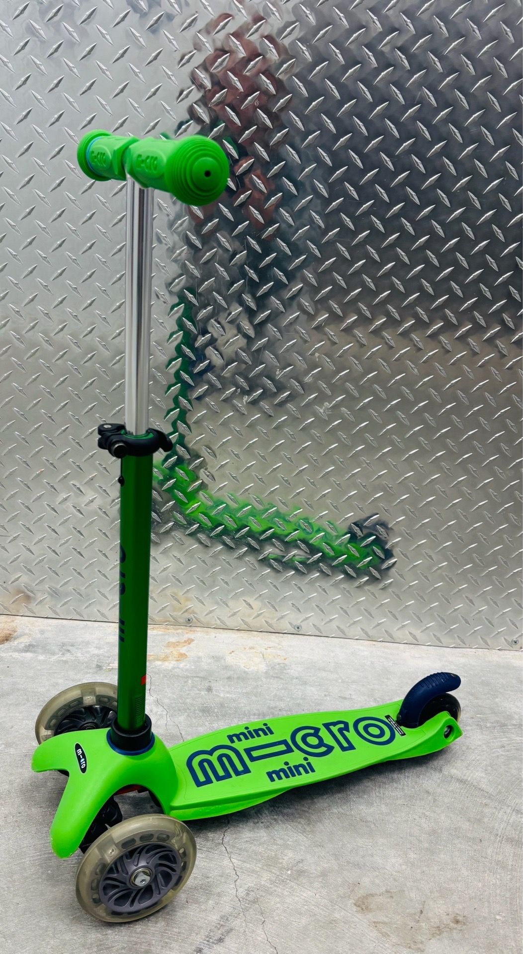 Micro Mini Deluxe Scooter - Green for Sale in New York, NY - OfferUp