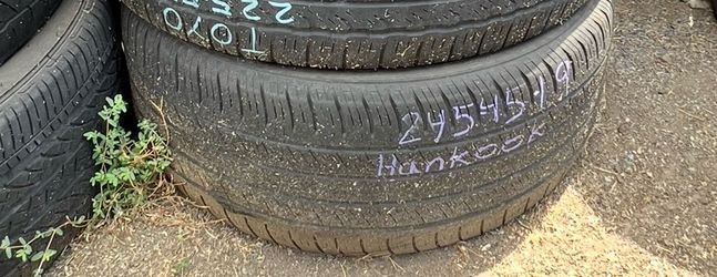 1x used tire 245/45/19 Hankook