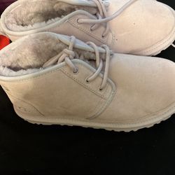 UGG