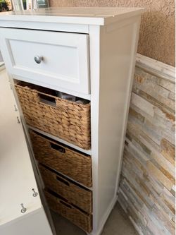 White stand/drawers