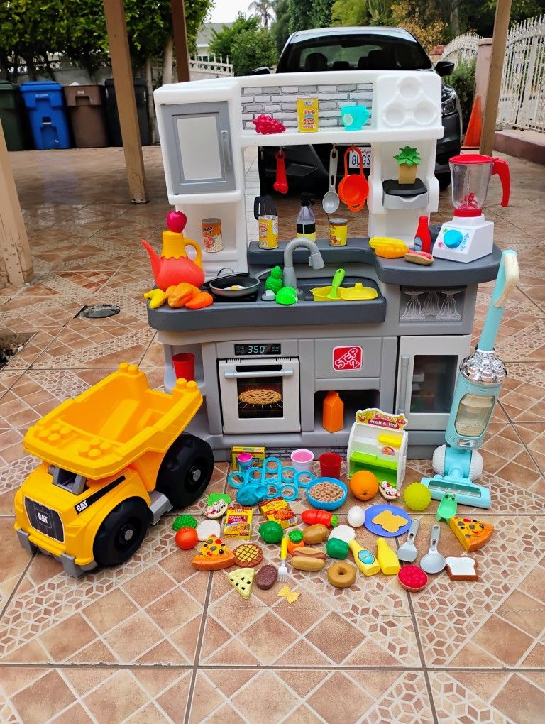 Kids Kitchen... Included Everything Toys