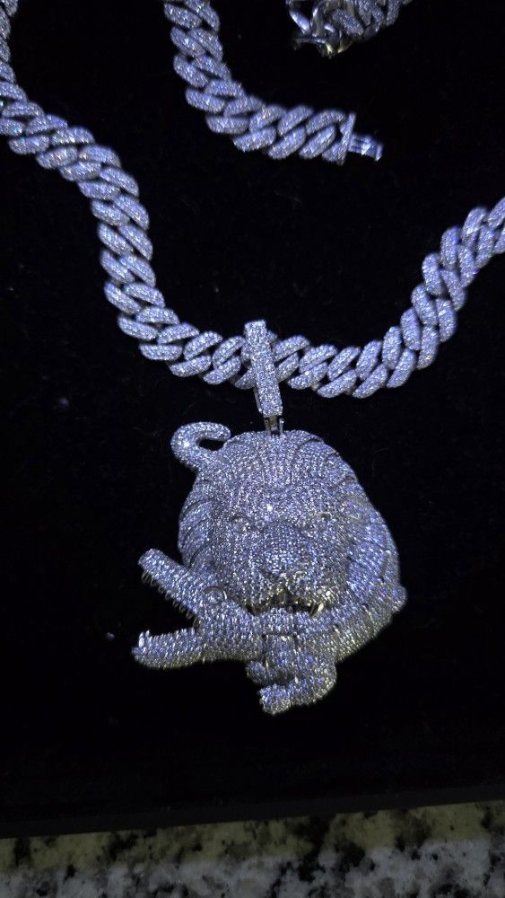 Solid 925silver And Mossinite Chain And Pendant Passed All Diamond Testers!!π₯π₯