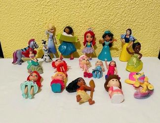 Disney Princess and Miniature Dolls Lot of 18