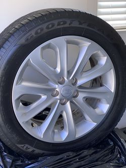 Brand New tires *RANGE ROVER 20” Tires and Rims* LIKE NEW