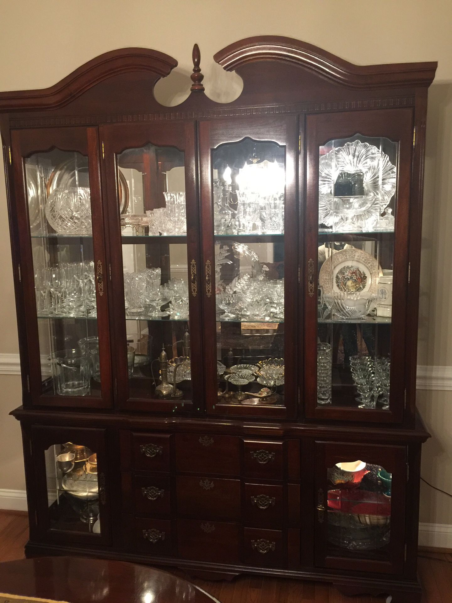 ** PRICE DROPPED **China cabinet