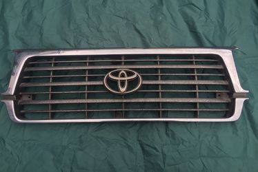 Land Cruiser 80 Series Grille 1995-97 Collectors 40th Badging