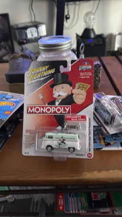 Johnny Lightning Monopoly 1965 Volkswagen Type-2 Transporter 185