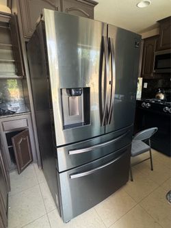 Samsung RF28R7351SG/AA French Door Refrigerator – 28 Cu. Ft. – Good Condition
