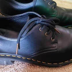 Dr. Martens 1461 Black Smooth Leather Oxford Shoes Women’s Size 9 (UK 7) – Classic 3-Eye Docs – Good Condition