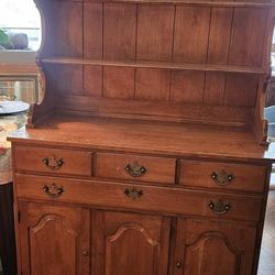Maple Hutch 