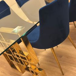 Gorgeous Gold Chrome Dining  Table With Glass Top Plus 4 Chairs 