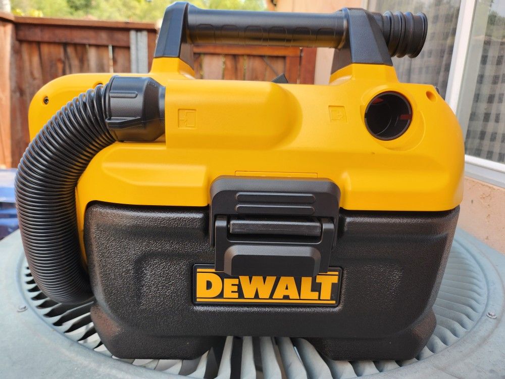 DEWALT Heavy DUTY 2 Gallon Cordless Wet/Dry Vaccum (Tool Only)