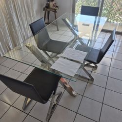 Glass Classy Table 4x6 With 4 Leather Chairs Like New $700 0bo 