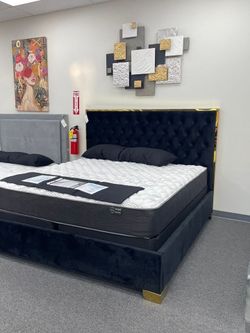 Brand New Contemporary, Diamond Pattern Black & Gray Queen Bed on Sale