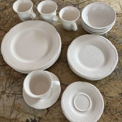 VINTAGE PFALTZGRAFF 20 PIECE DINNERWARE SETS