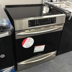 New Scratch And Dent Frigidaire Gallery 4 Burner Glass Top Induction Slide In Range. 1 Year Warranty 