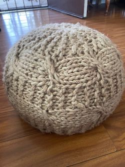 Chunky Knit Round Pouf Ottoman