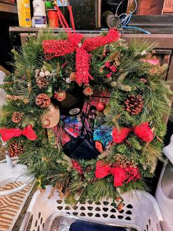 BEAUTIFUL CHRISTMAS WREATH